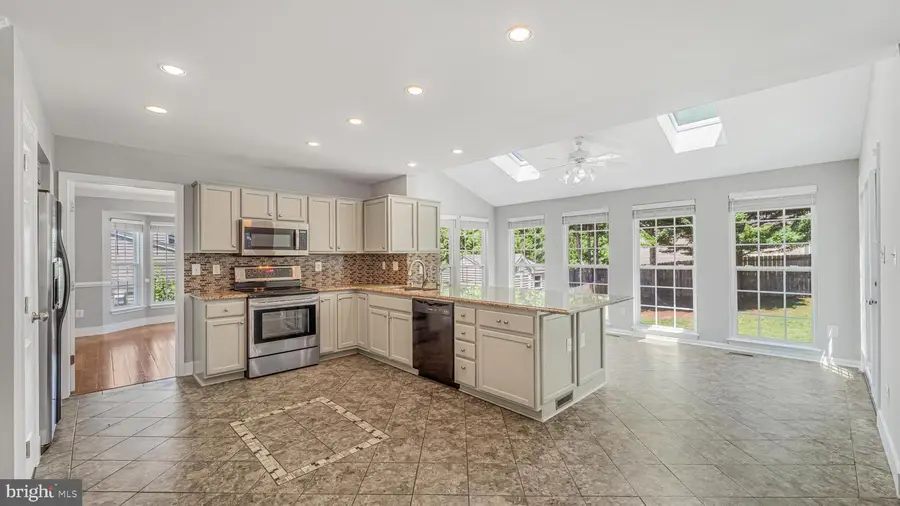 153 Basalt Dr, Fredericksburg, VA 22406 - #2