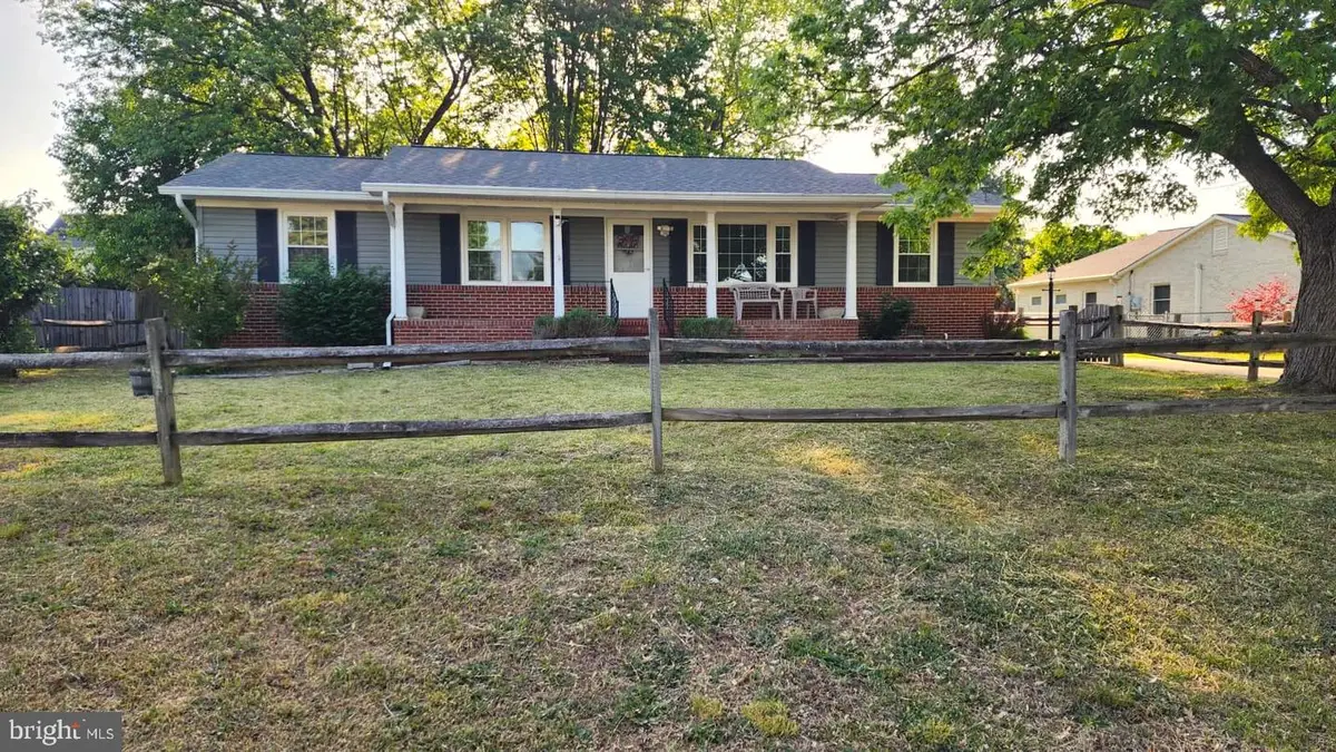 913 Eastern View Dr, Fredericksburg, VA 22405 - #1