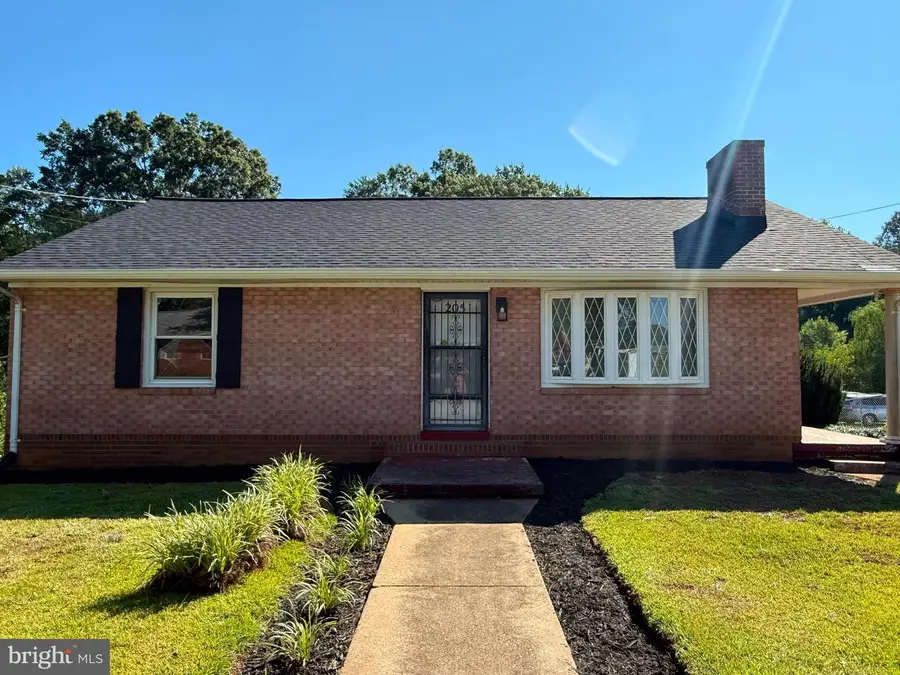 205 Maple St, Fredericksburg, VA 22405 - #3