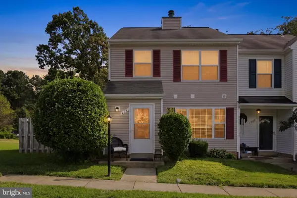 208 Heritage Commons Dr, FREDERICKSBURG, VA 22405
