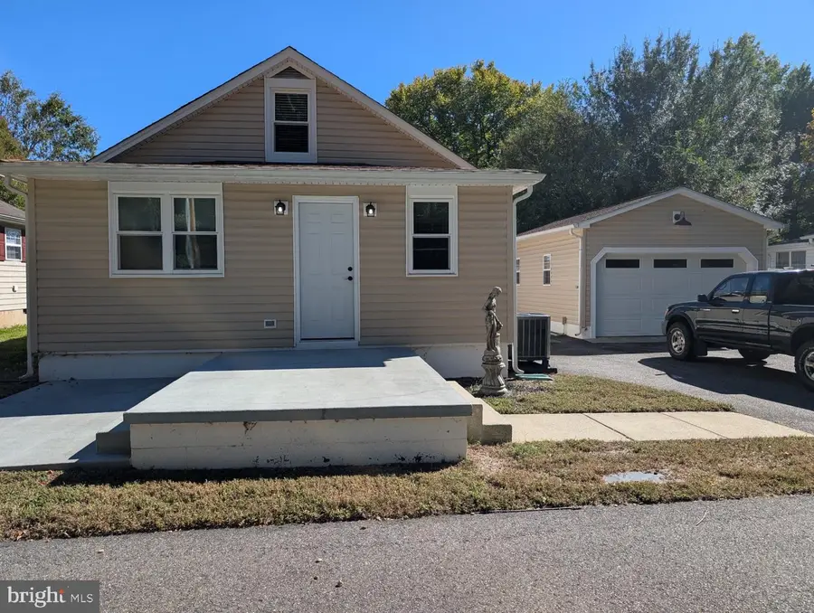 206 Pratt St, Fredericksburg, VA 22405 - #3