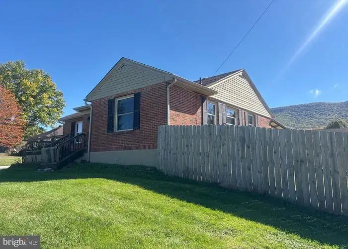 221 Fincastle Ln, Bluefield, VA 24605 - #2