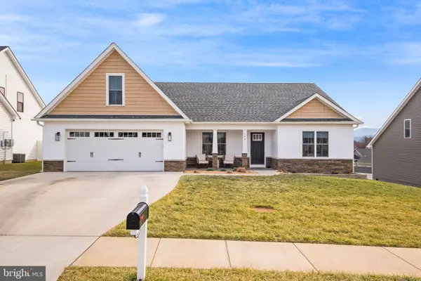 142 Lindburgh Dr, WAYNESBORO, VA 22980