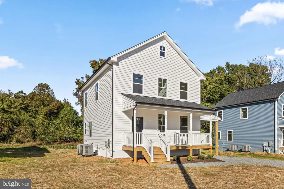 729 Lakeview Dr, Colonial Beach, VA 22443 - Image #1