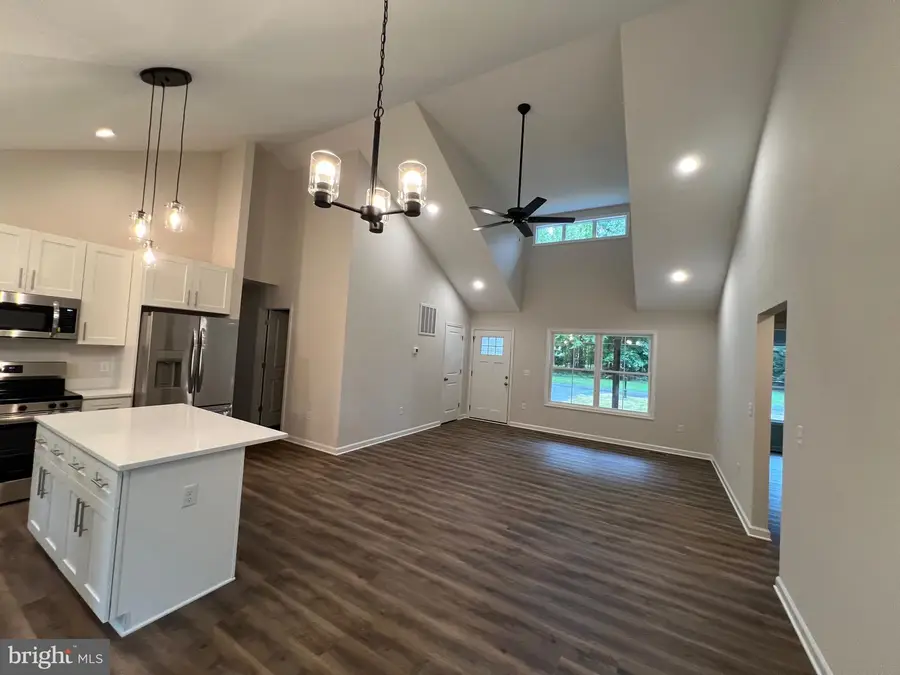 633 Shorewood Dr, Colonial Beach, VA 22443 - Image #2