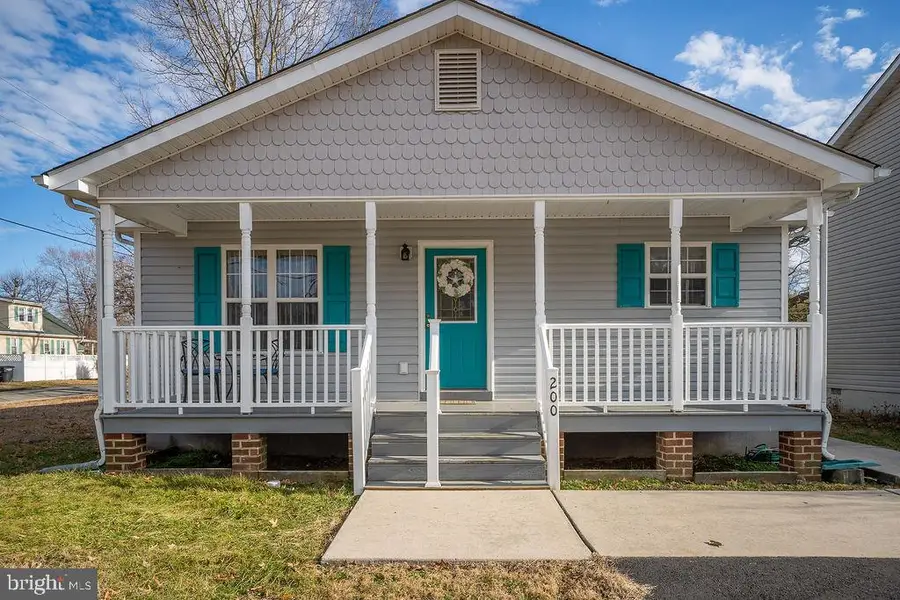 200 5th St, Colonial Beach, VA 22443 - #2