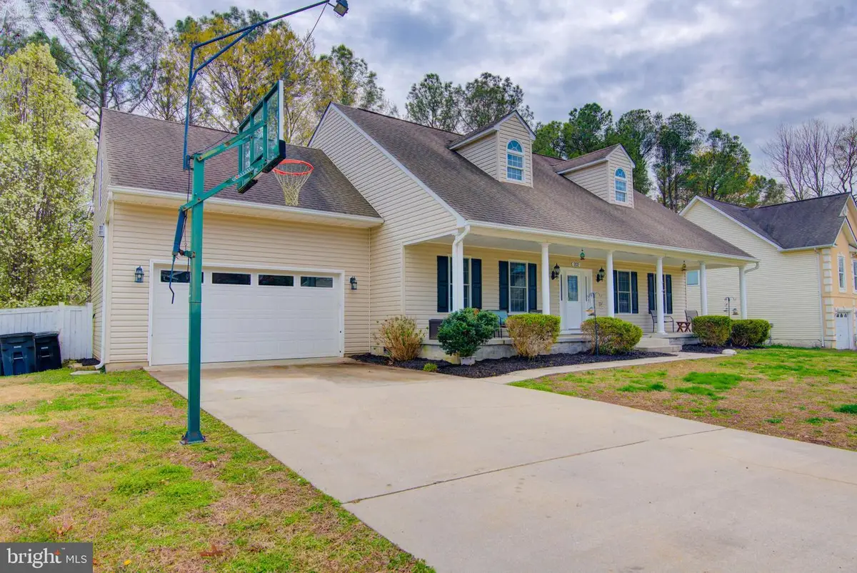 202 Santa Maria Ave, Colonial Beach, VA 22443 - #1