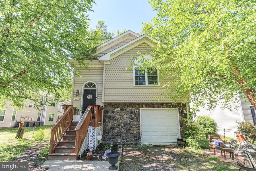 317 12th St, Colonial Beach, VA 22443 - #3