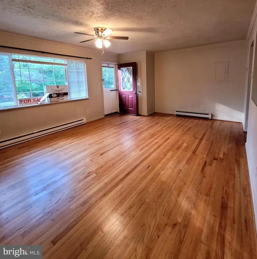 244 6th St, Colonial Beach, VA 22443 - #2