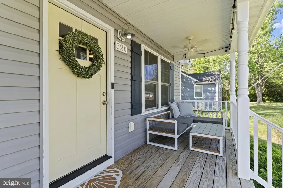 320 2nd St, Colonial Beach, VA 22443 - #2