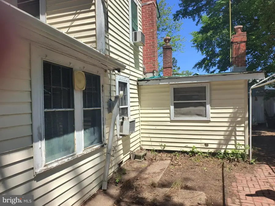 21 Chamberlayne St, Colonial Beach, VA 22443 - #2