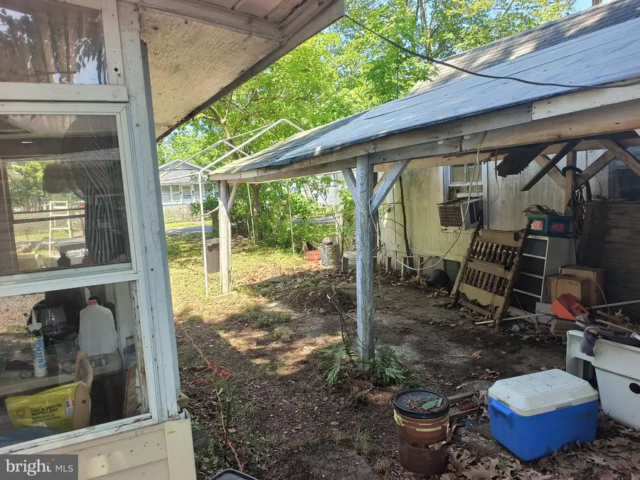 21 Chamberlayne St, Colonial Beach, VA 22443 - #3