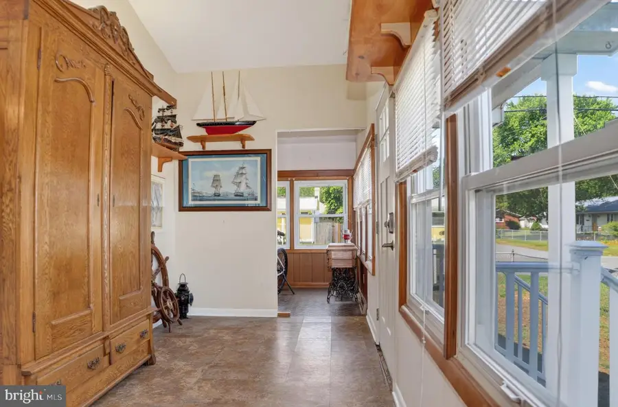 38 4th St, Colonial Beach, VA 22443 - #2