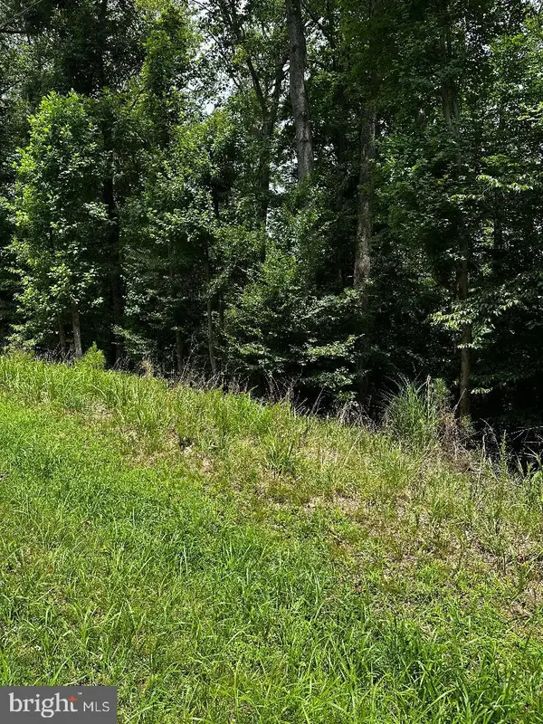 Bishop Dr, MONTROSS, VA 22520