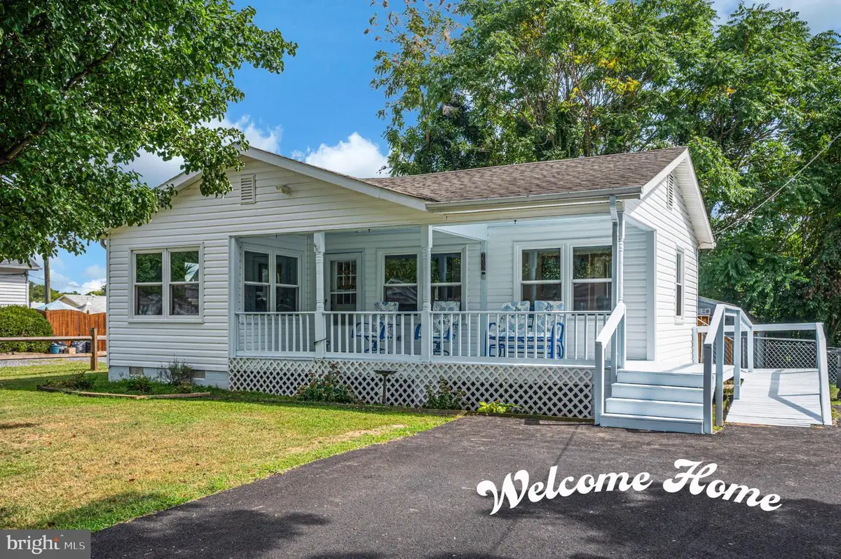 212 2nd St, Colonial Beach, VA 22443 - #1