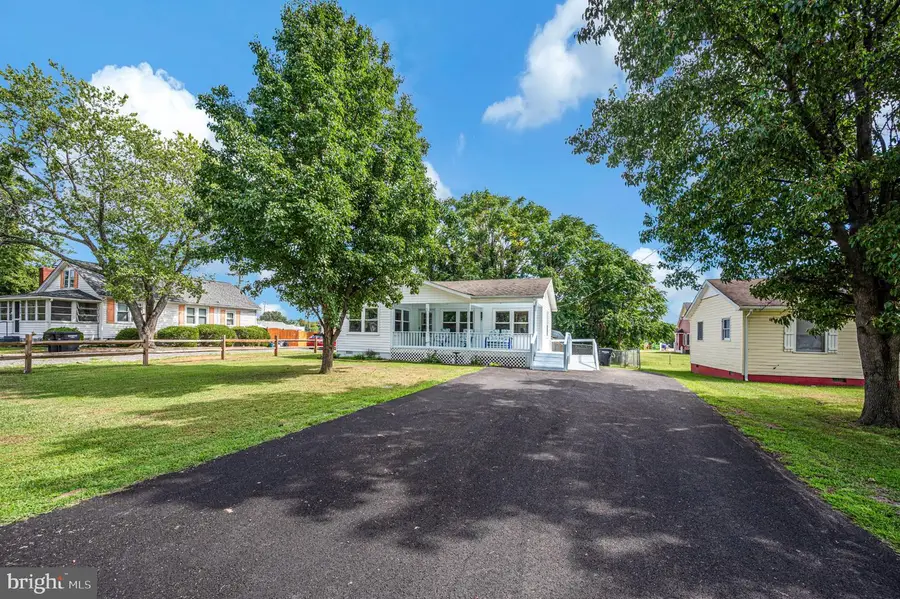 212 2nd St, Colonial Beach, VA 22443 - #3