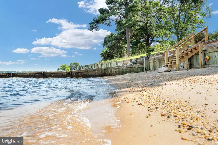 62 Shore Dr, Colonial Beach, VA 22443 - #3
