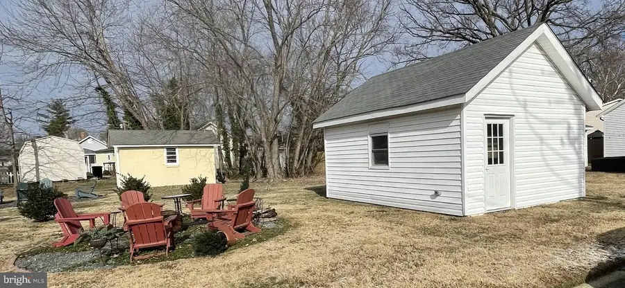 221 Madison St, Colonial Beach, VA 22443 - #3