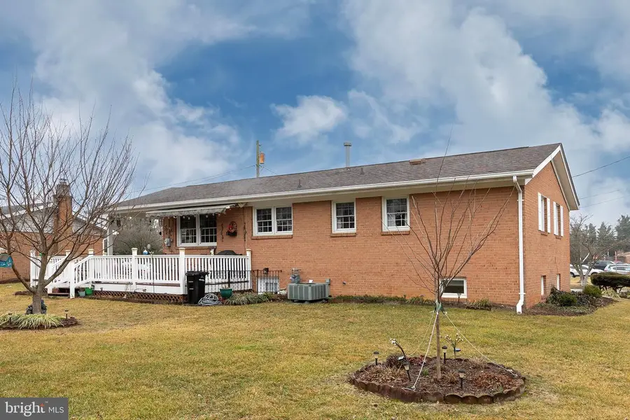 216 W Cedarmeade Ave, Winchester, VA 22601 - #2