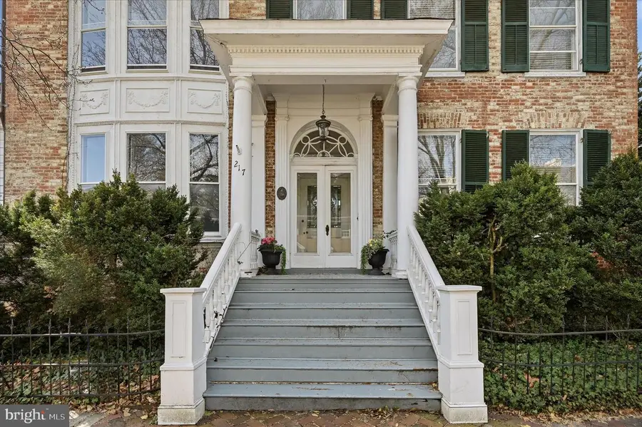 217 W Boscawen St, Winchester, VA 22601 - #3