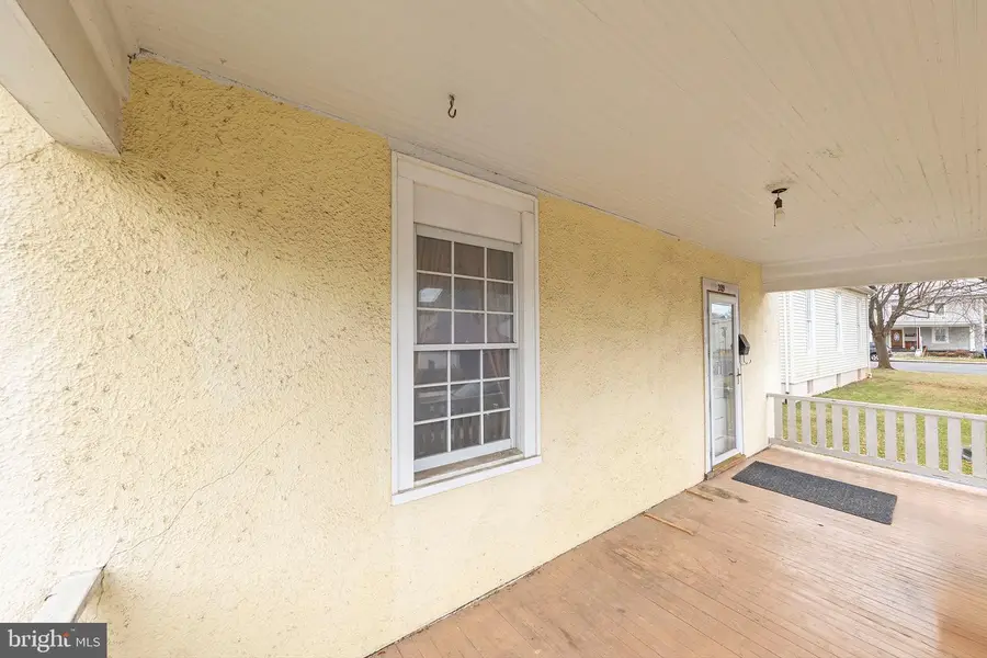 209 E Stonewall Dr, Front Royal, VA 22630 - Image #2