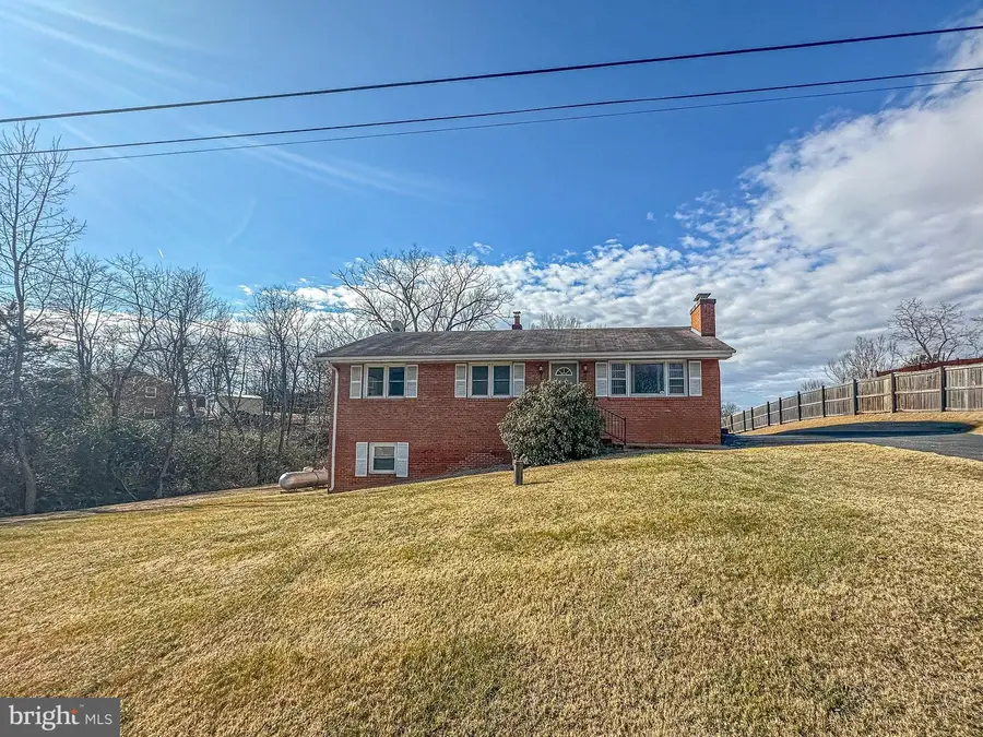 202 Poe Dr, Front Royal, VA 22630 - Image #2