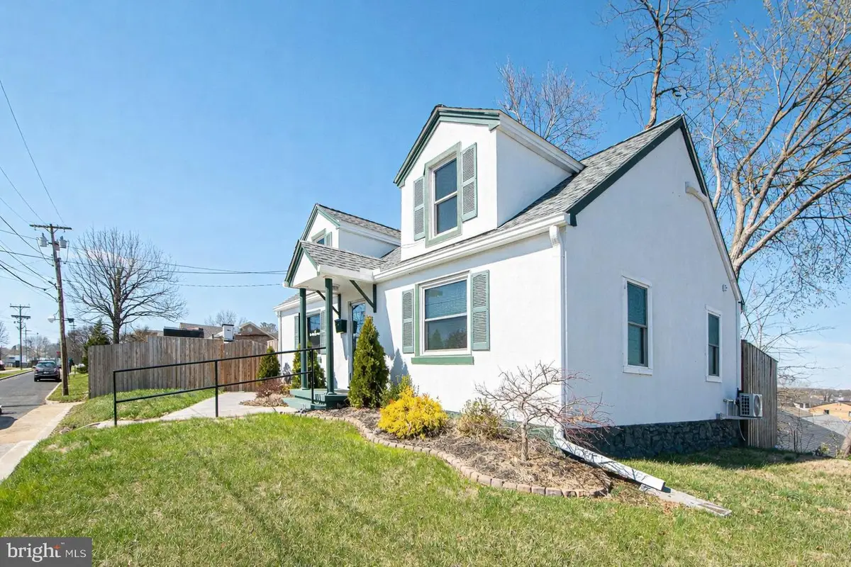 303 W 10th St, Front Royal, VA 22630 - #1