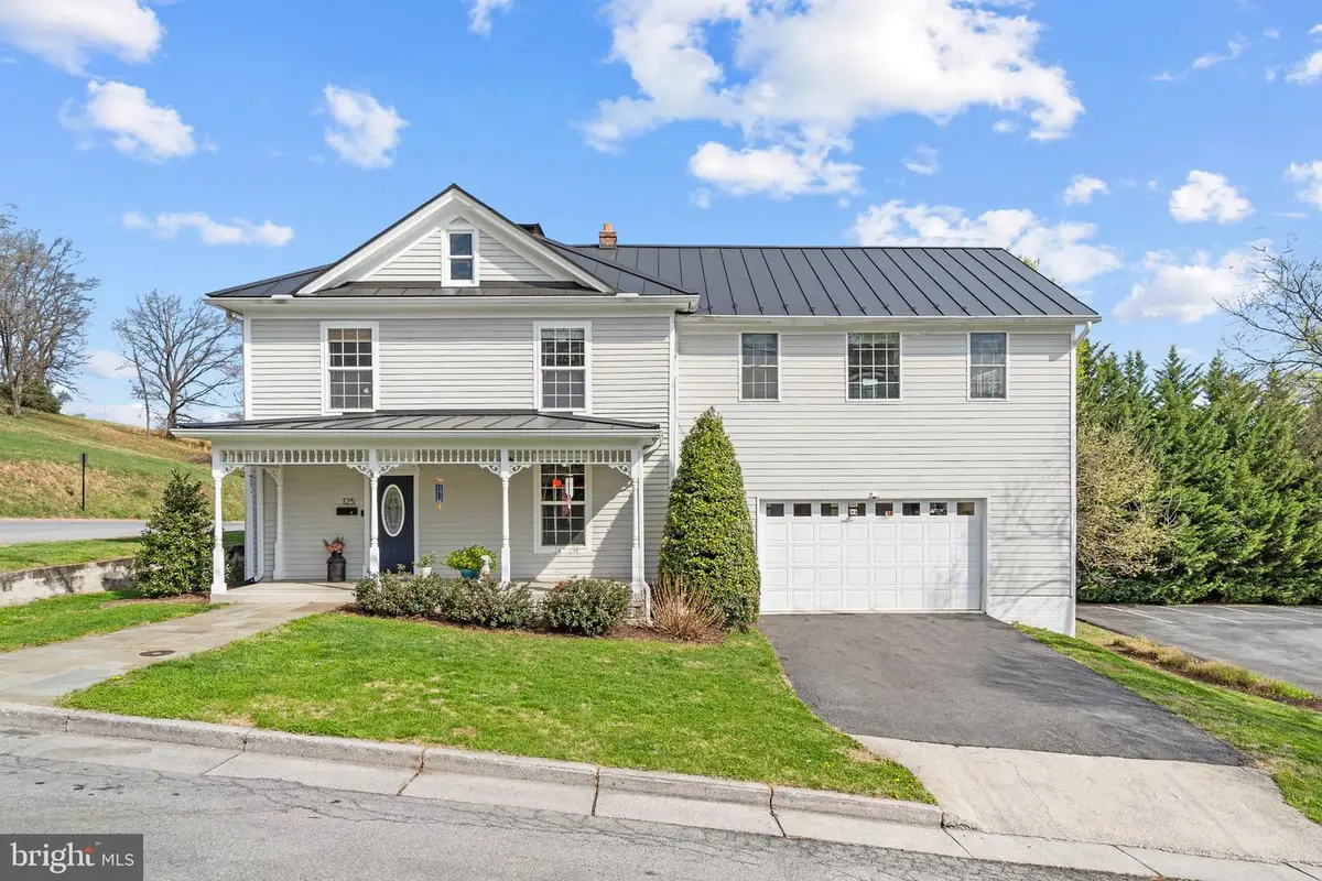 125 W 4th St, Front Royal, VA 22630 - #1
