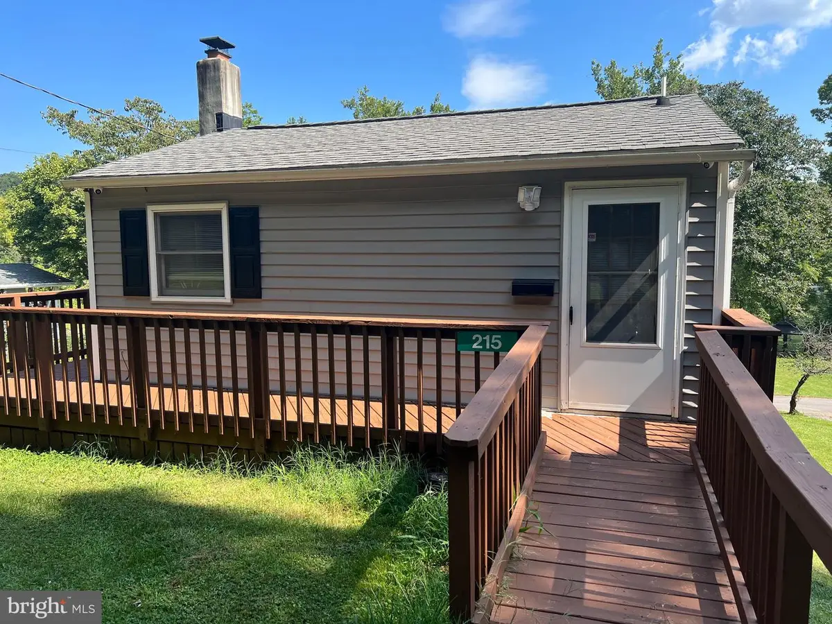 215 Harris Dr, Front Royal, VA 22630 - #1