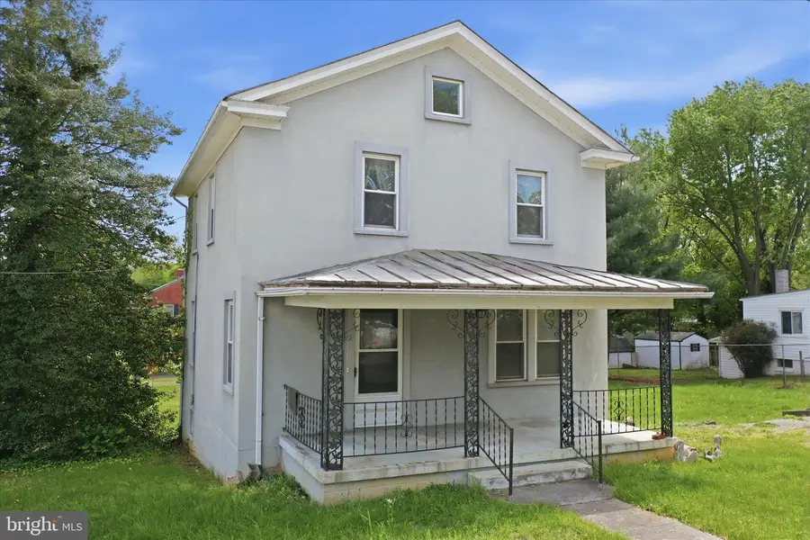 104 W 12th St, Front Royal, VA 22630 - #2