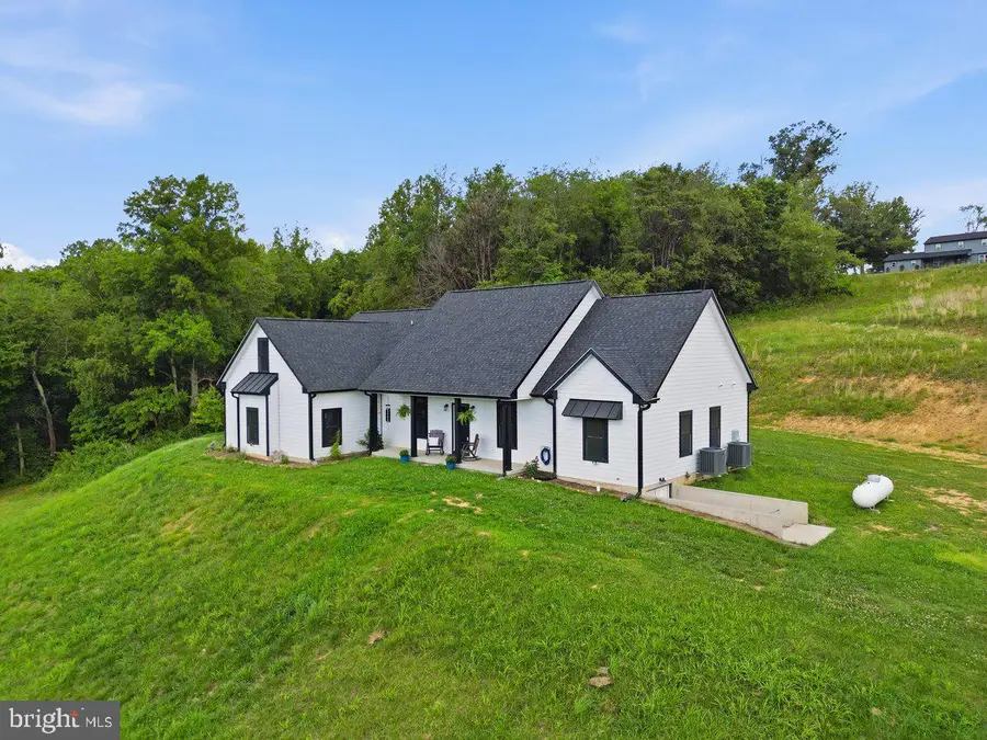 412 Cedar Hill Ln, Bentonville, VA 22610 - #2
