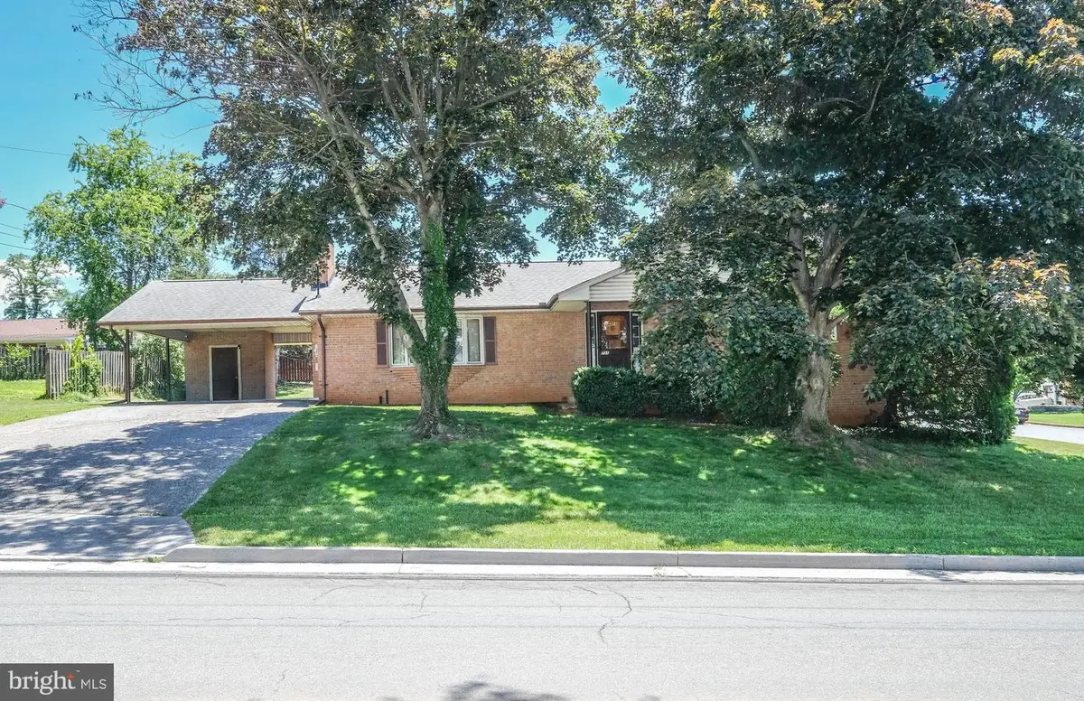 731 E Stonewall Dr, Front Royal, VA 22630 - #1