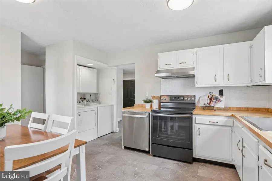 205 S Shenandoah Ave, Front Royal, VA 22630 - #3