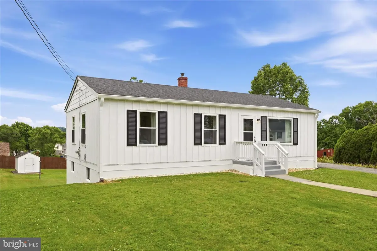 814 W 15th St, Front Royal, VA 22630 - #1