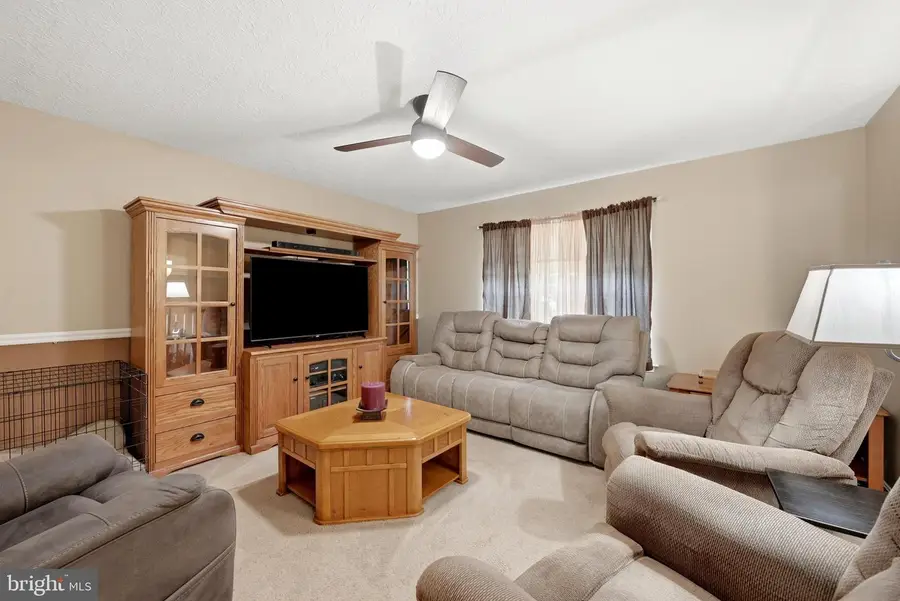 461 Rome Beauty Dr, Linden, VA 22642 - #3