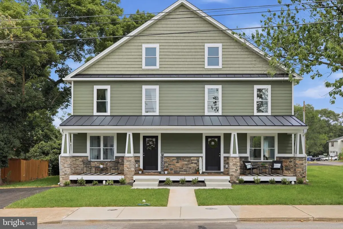 242 Blue Ridge Ave, Front Royal, VA 22630 - #1