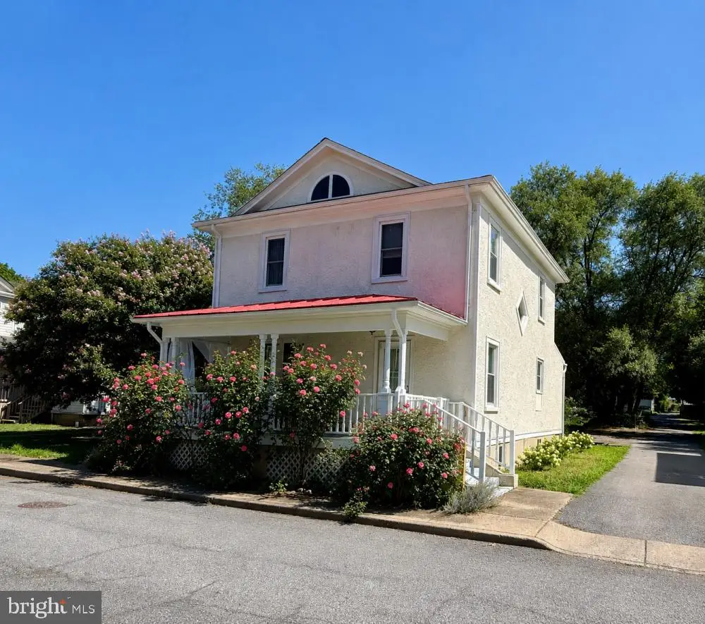 213 E Stonewall Dr, Front Royal, VA 22630 - #1
