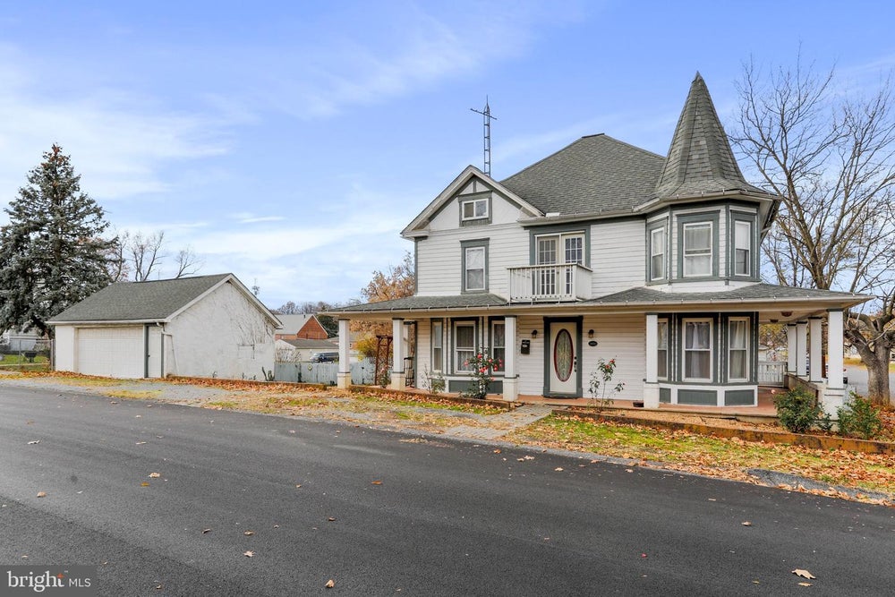 1001 New York Ave, MARTINSBURG, WV 25401 BHGRE