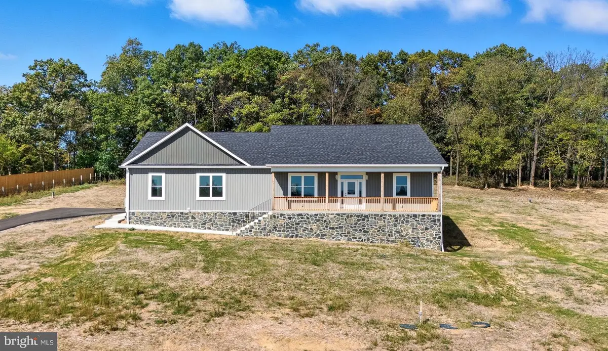 607 Slonaker Ln, Martinsburg, WV 25405 - Image #1