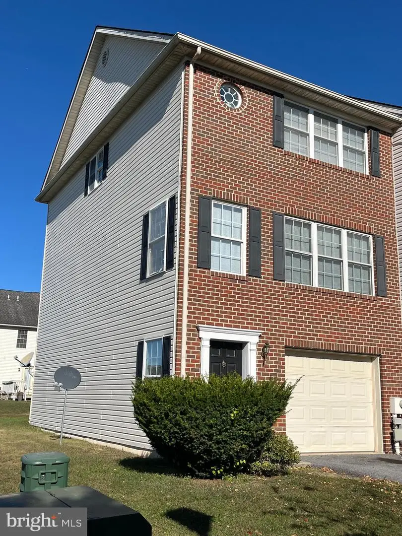 15 Effie Ln, Martinsburg, WV 25404 - Image #2