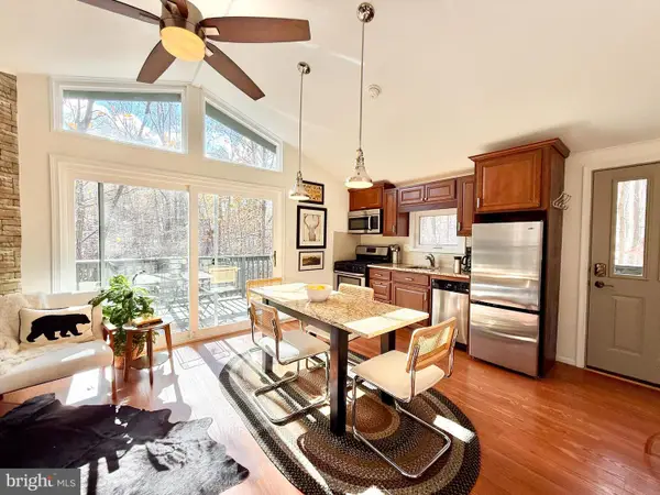 120 Conifer Lane, HEDGESVILLE, WV 25427