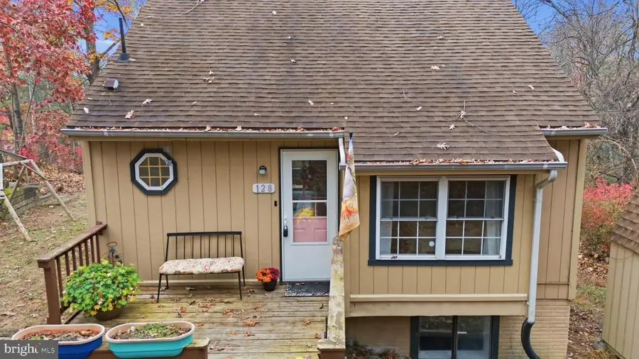 128 Hemlock Ln, Gerrardstown, WV 25420 - Image #3