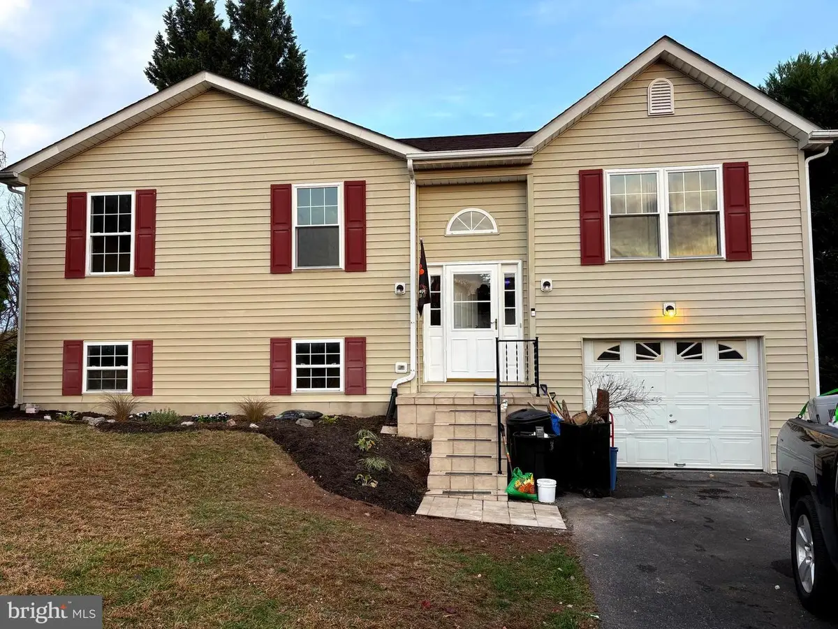 151 Farm Pond Ln, Martinsburg, WV 25404 - Image #1