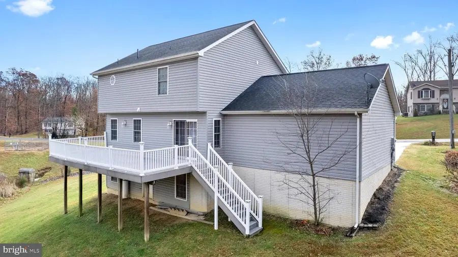 293 Leviticus Dr, Bunker Hill, WV 25413 - Image #3