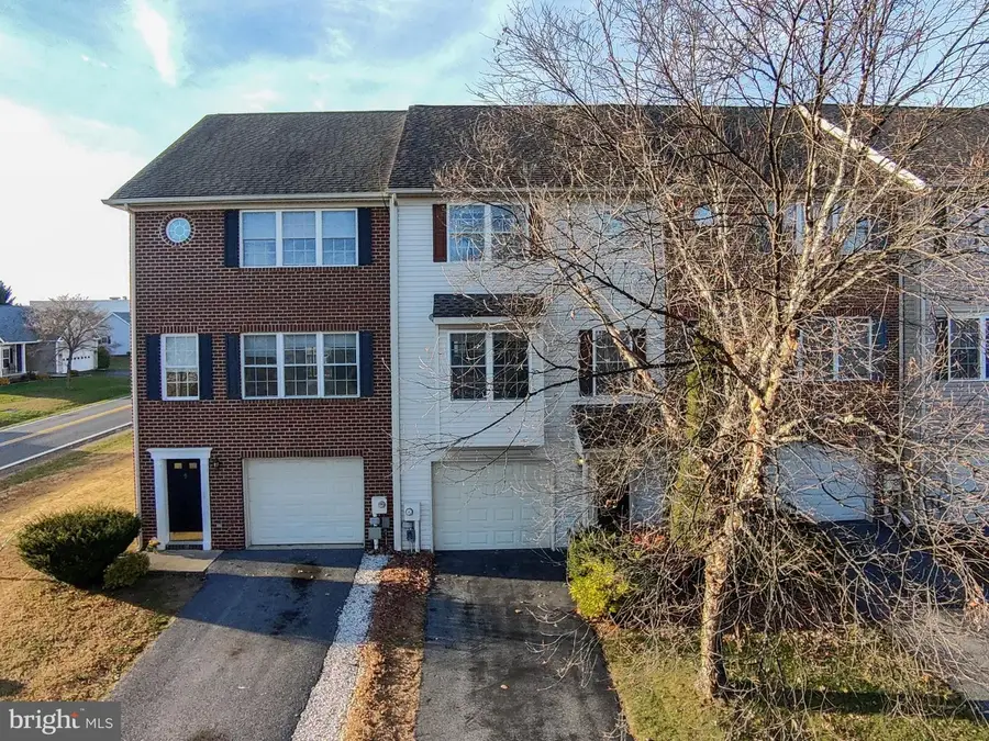 17 Effie Ln, Martinsburg, WV 25404 - Image #2
