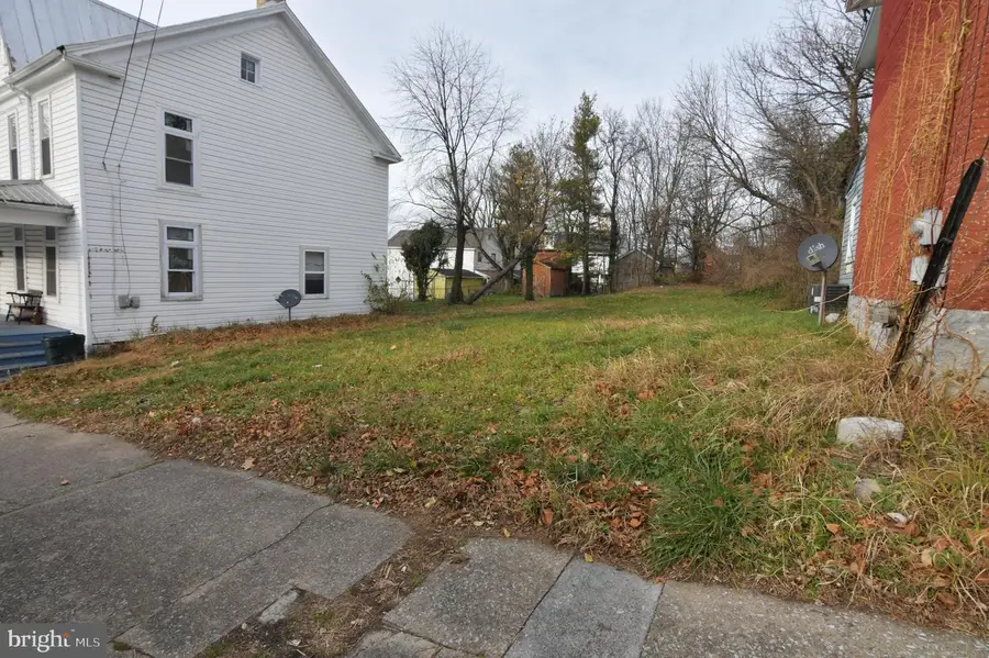 323 E Burke St, Martinsburg, WV 25404 - Image #2