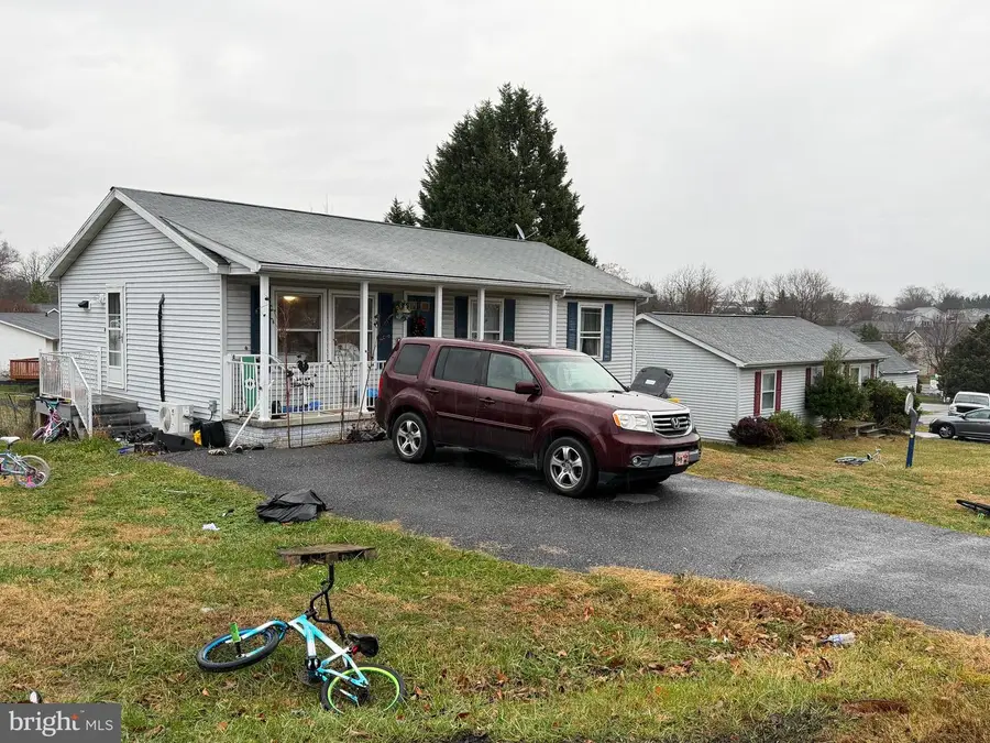 32 Yarrow Cir, Martinsburg, WV 25404 - Image #2