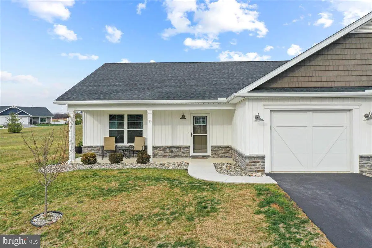 567 Dripping Spring Dr, Hedgesville, WV 25427 - Image #1