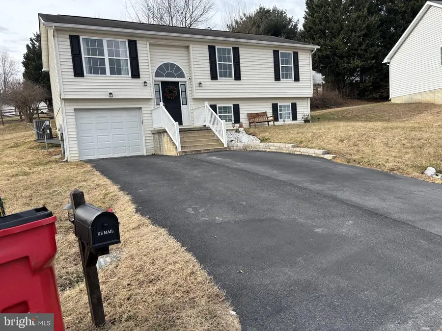 496 Dinali Dr, Martinsburg, WV 25403 - Image #3