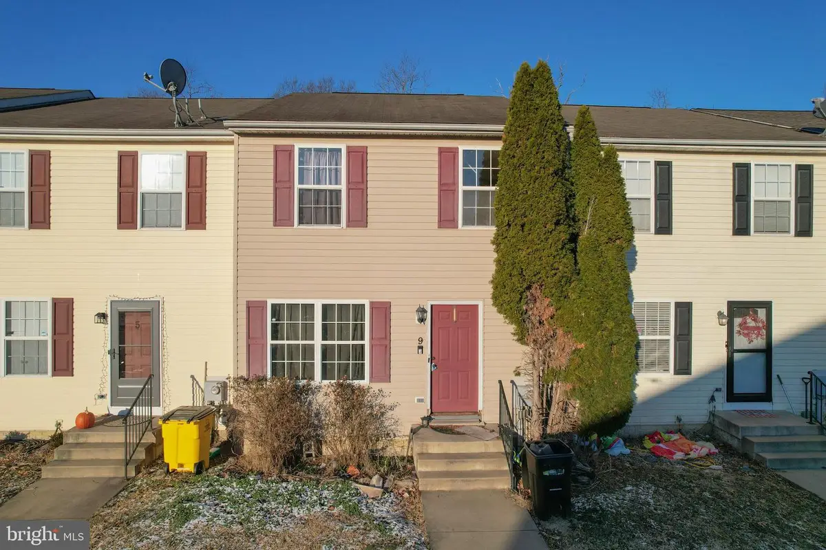 9 Currituck Ct, Bunker Hill, WV 25413 - Image #1